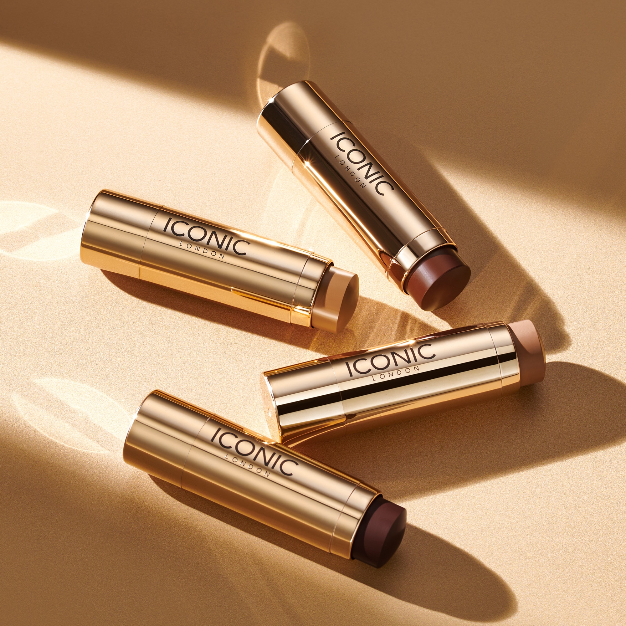SHAPE AND SHADE SCULPT+ING STICK CURVE BY ICONIC LONDON (BARRA MULTI-USOS PARA ROSTRO)